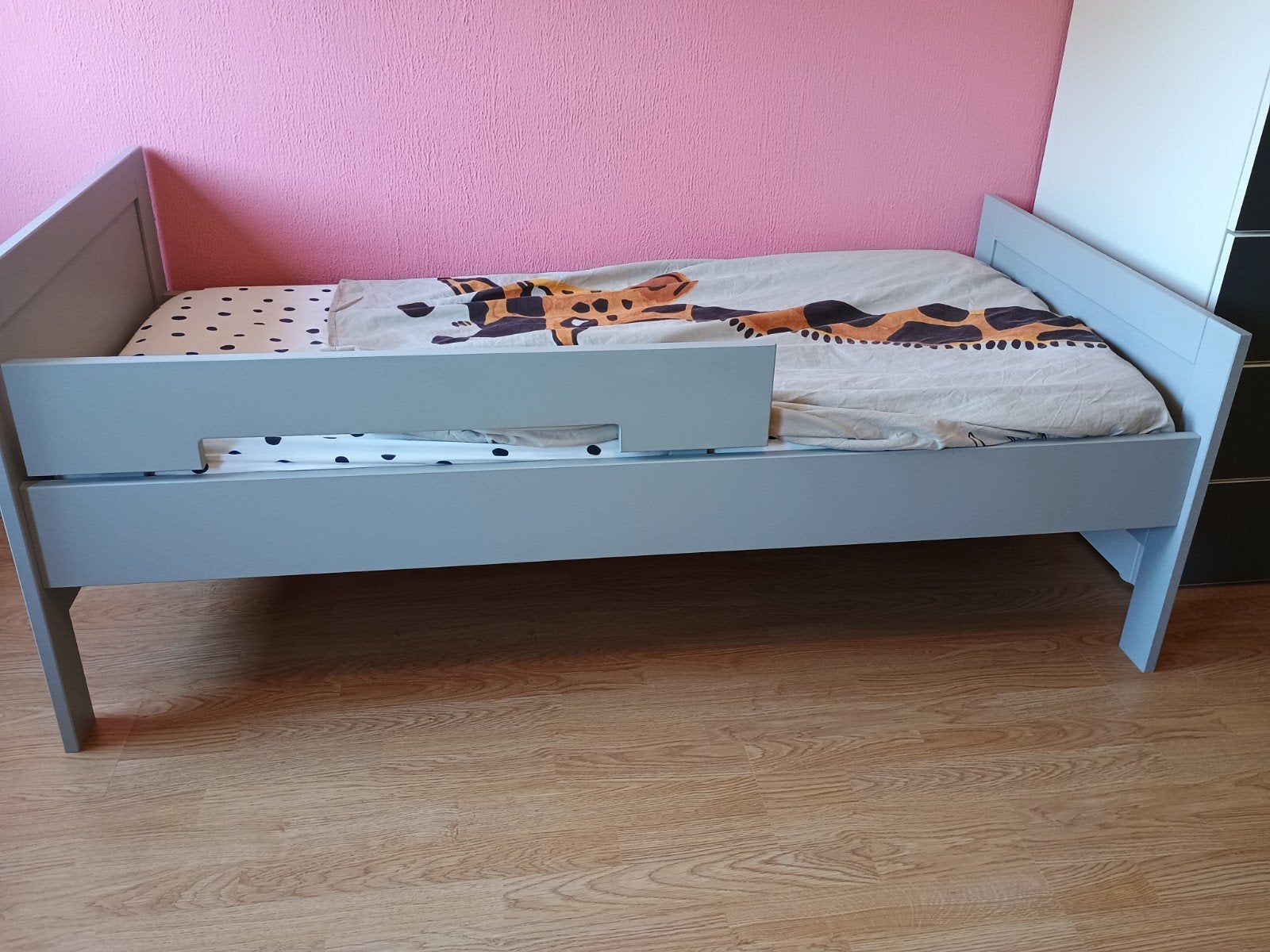 Peuterbed met uitvalbeveiliging 70x150, 70 tot 85 cm, 140 tot 160 cm, Zo goed als nieuw, Ophalen