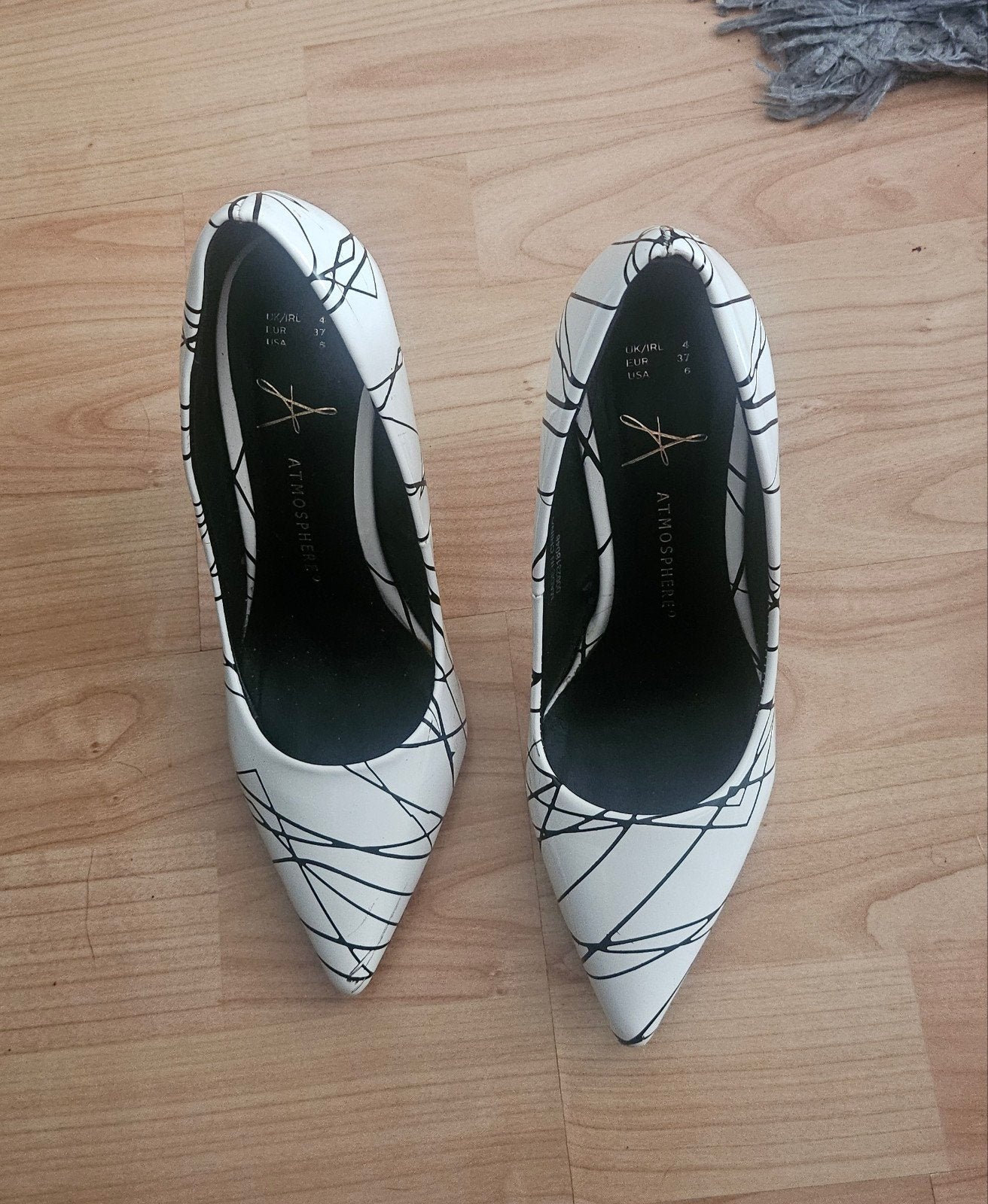 Zwart-witte damespump - maat 37, Ophalen of Verzenden, Nieuw, Pumps