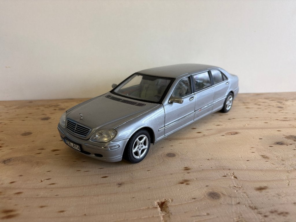 Sun Star 1/18 Mercedes-Benz W220 Pullman Zilver 4114, Ophalen of Verzenden, Zo goed als nieuw, Auto, Sun Star