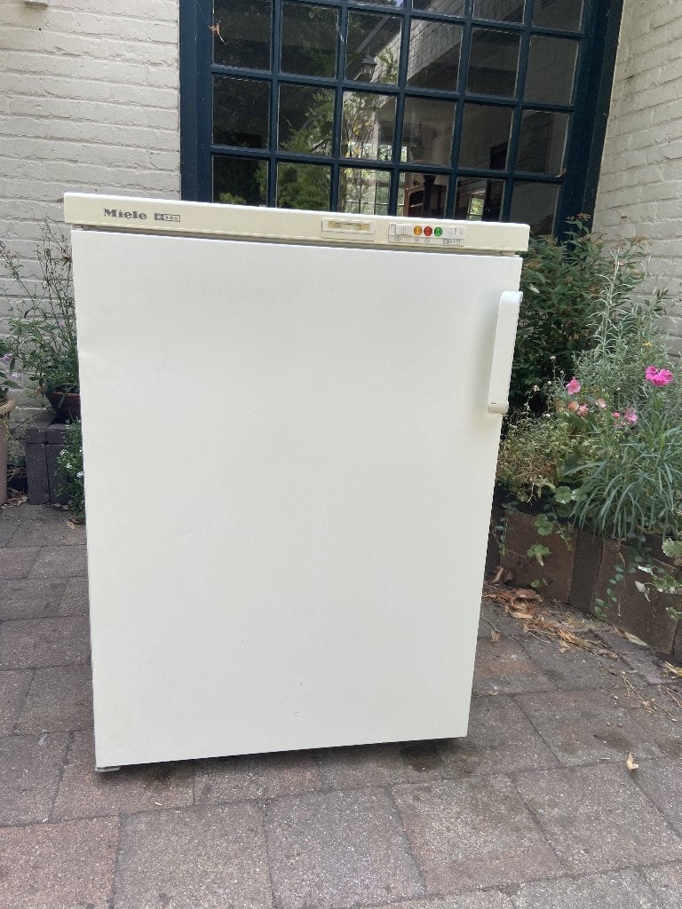 Miele vriezer / diepvrieskast – 143 liter, Minder dan 60 cm, Zo goed als nieuw, Vrijstaand, Ophalen