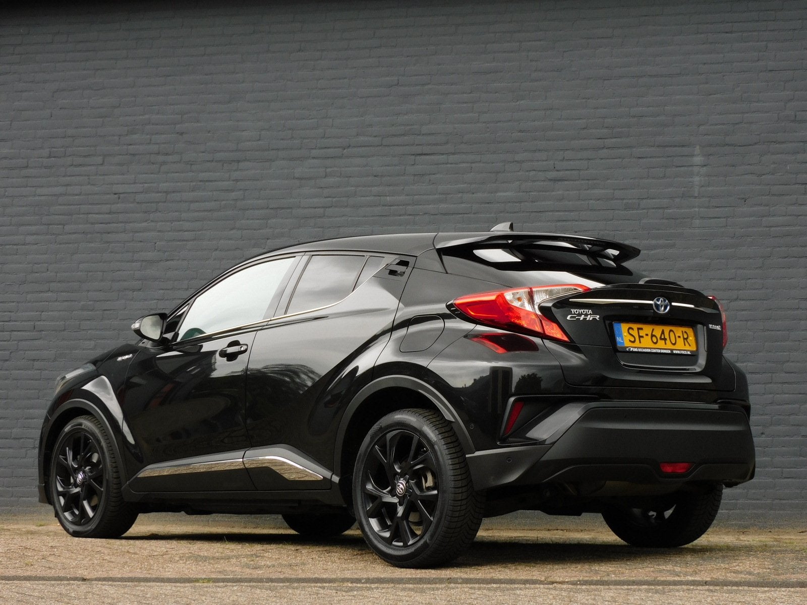 Toyota C-HR 1.8 Hybrid Black Edition TOPSTAAT! CAMERA! LEER!, Auto's, 4 cilinders, Verwarmde buitenspiegels, Zwart, 26 km/l