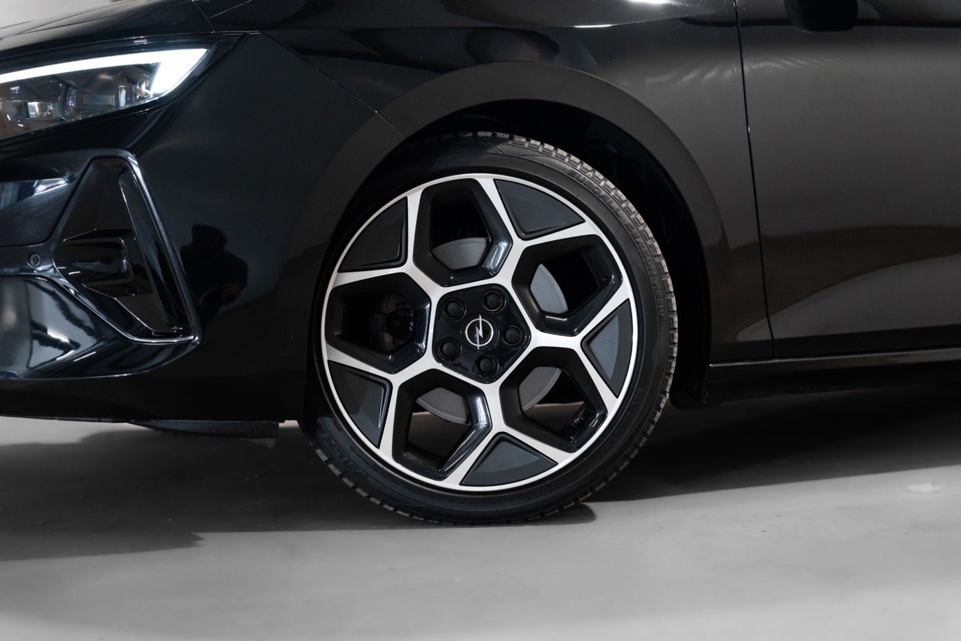 Opel ASTRA SPORTS TOURER 1.2 Ultimate Automaat Volledig uitg, Auto's, Opel, Dealer onderhouden, 1199 cc, Zwart, Automatische klimaatregeling