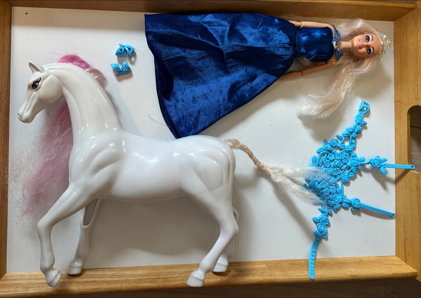 Barbie look alike met paard en accessoires - Prinses Barbie, Ophalen of Verzenden, Gebruikt, Barbie