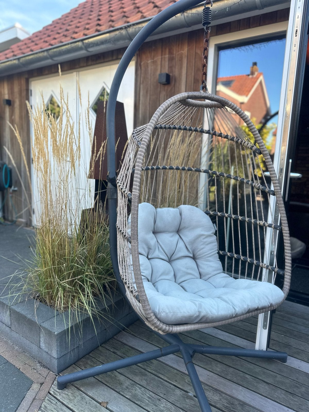 Comfortabele hangstoel met standaard en kussen, Ophalen, Zo goed als nieuw, Wicker