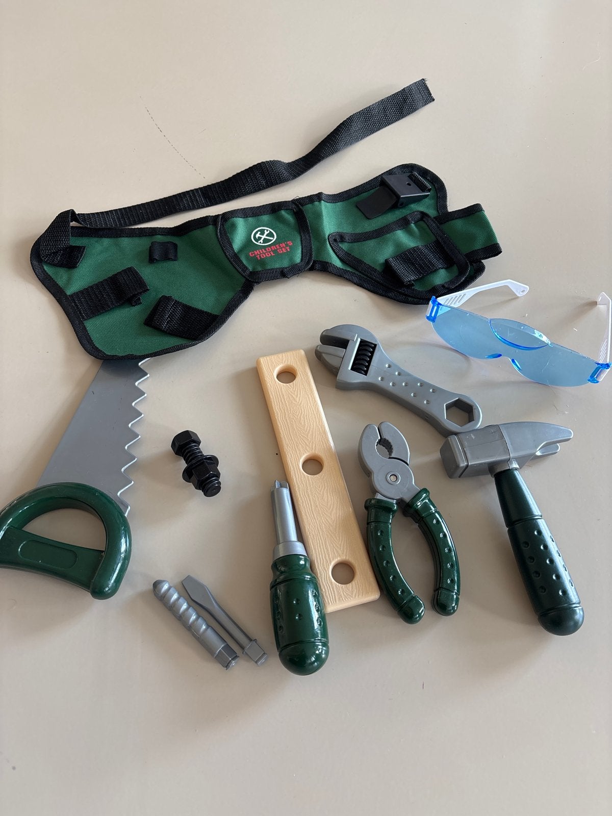 Kinder gereedschap set met riem en veiligheidsbril, Ophalen of Verzenden, Gebruikt, Bouwen