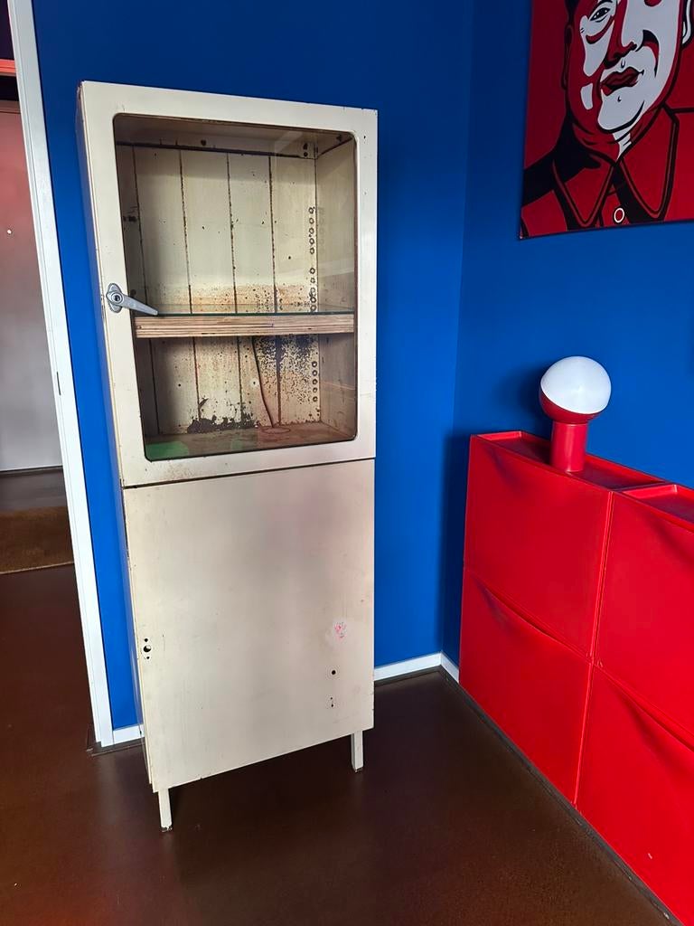 Vintage industriële apothekerskast / vitrinekast patina, Ophalen, 100 tot 150 cm, 50 tot 100 cm, Glas