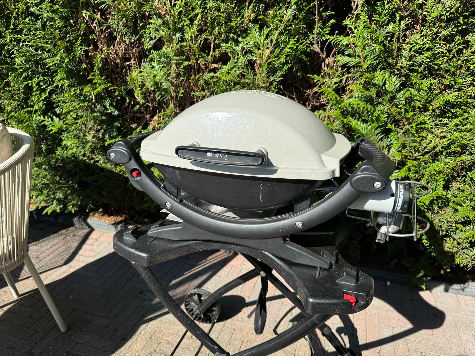 Weber Q2000 gasbarbecue met onderstel en hoes, Ophalen, Gebruikt