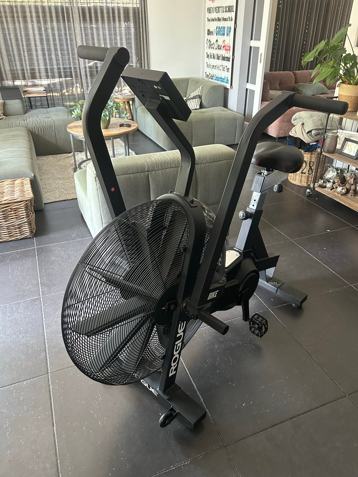 Rogue Echo Bike - Zo goed als nieuw, Sport en Fitness, Fitnessapparatuur, Ophalen, Armen, Zo goed als nieuw, Airbike