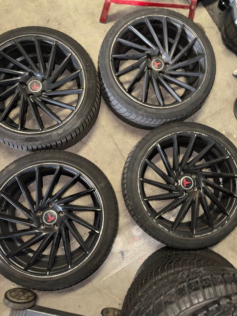 Tesla Model 3 Velgen met Banden (opknapper), Auto-onderdelen, Banden en Velgen, Gebruikt, Banden en Velgen, 235 mm, Personenwagen