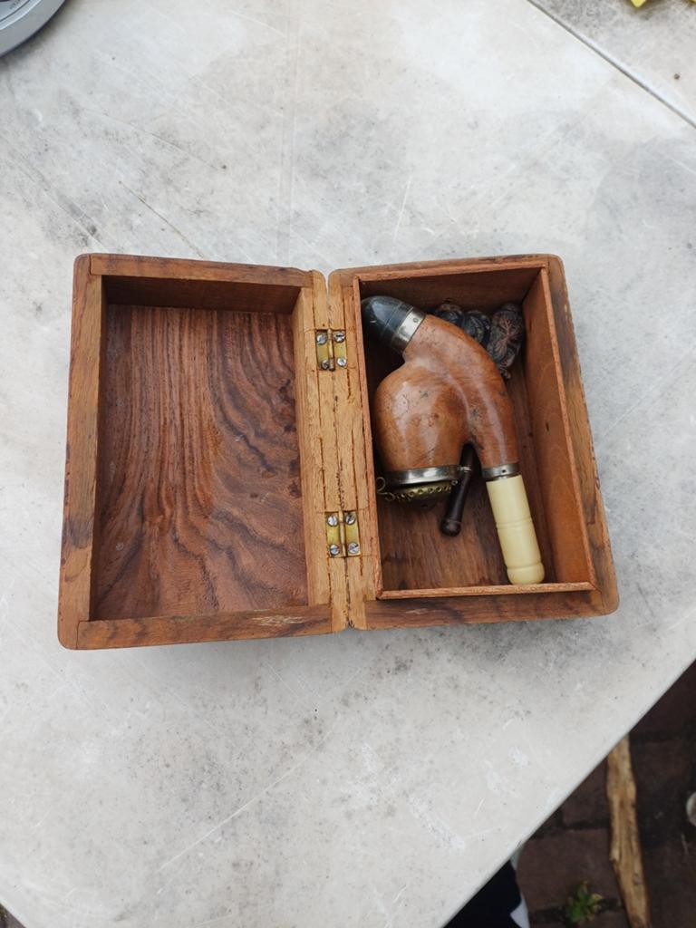 Vintage houten tabakspijp in gesneden doosje, Antiek en Kunst, Ophalen of Verzenden