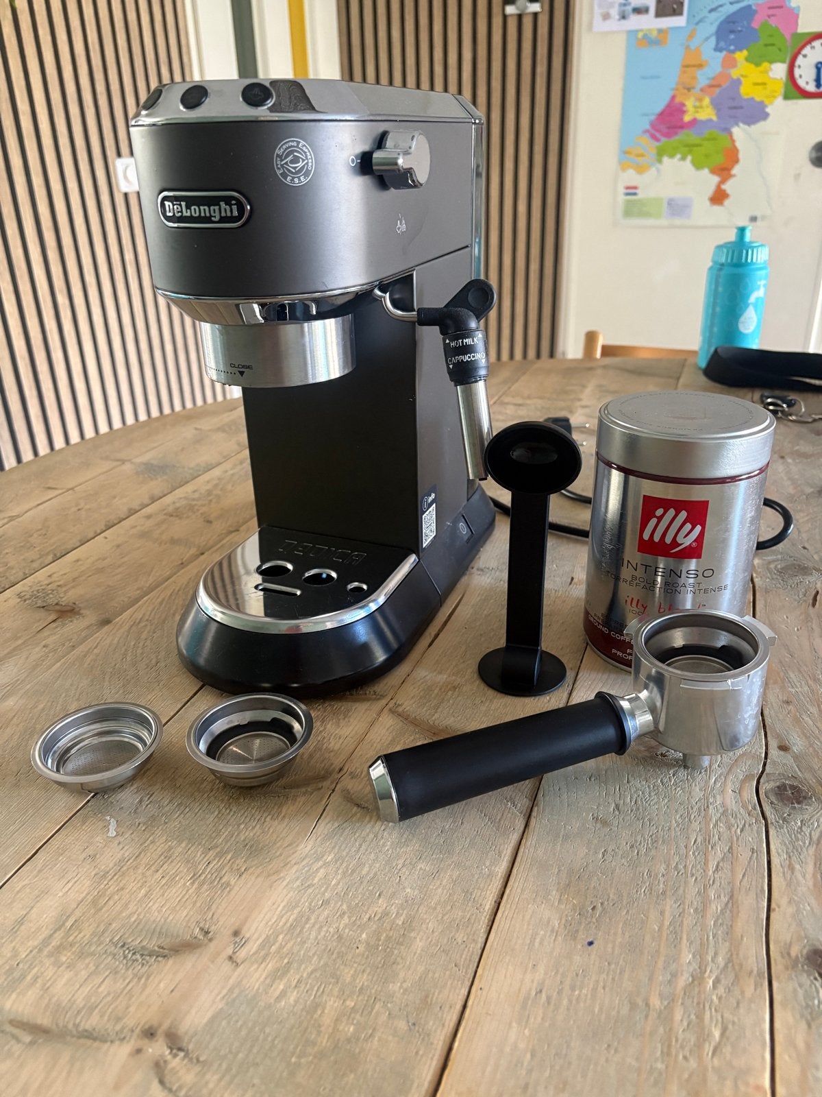 De'Longhi Dedica Style EC685.M Espressomachine, Ophalen, Afneembaar waterreservoir, Gebruikt, Espresso apparaat
