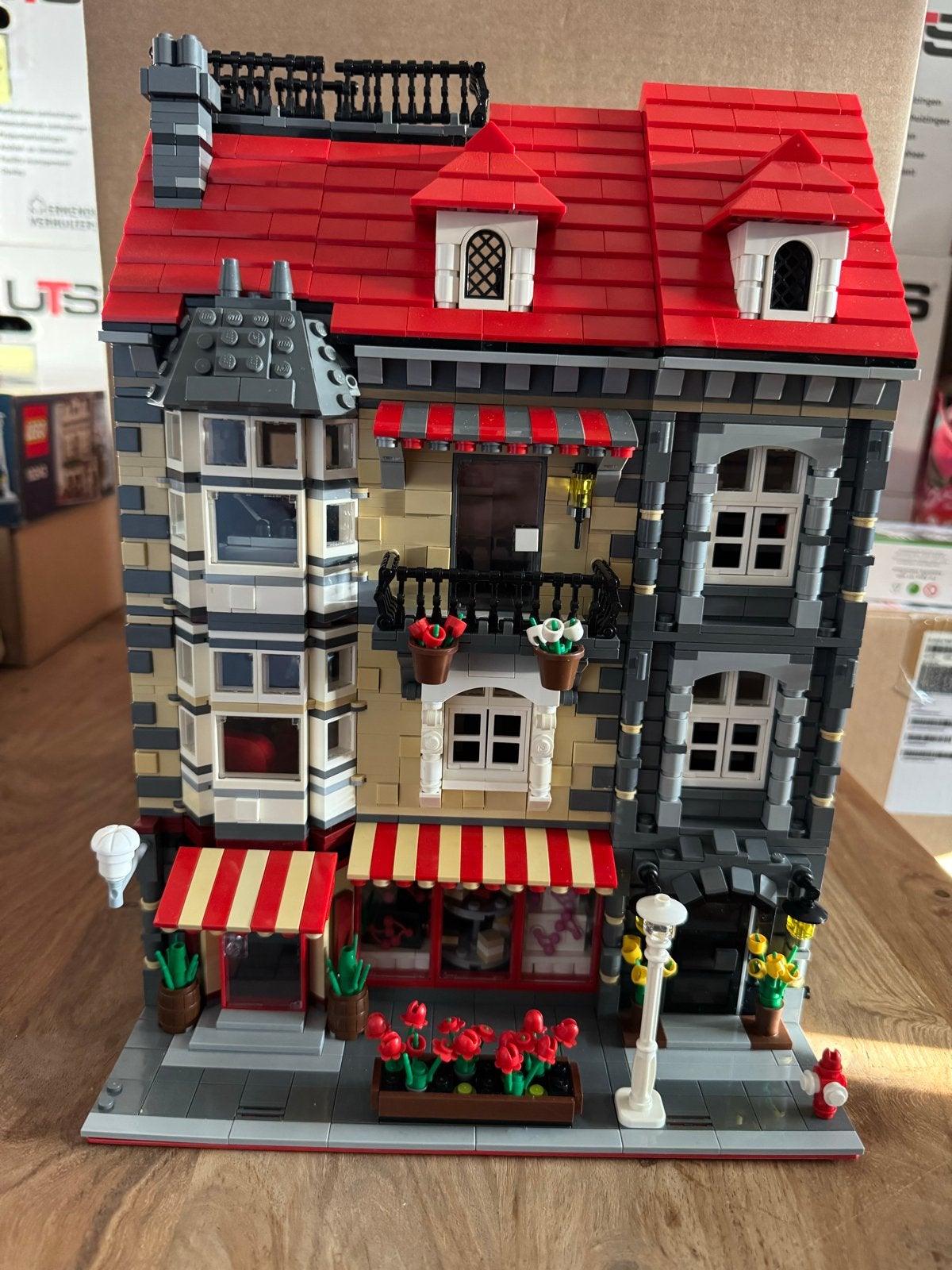 Zeer gedetailleerd LEGO MOC appartementencomplex, Ophalen, Zo goed als nieuw, Overige merken