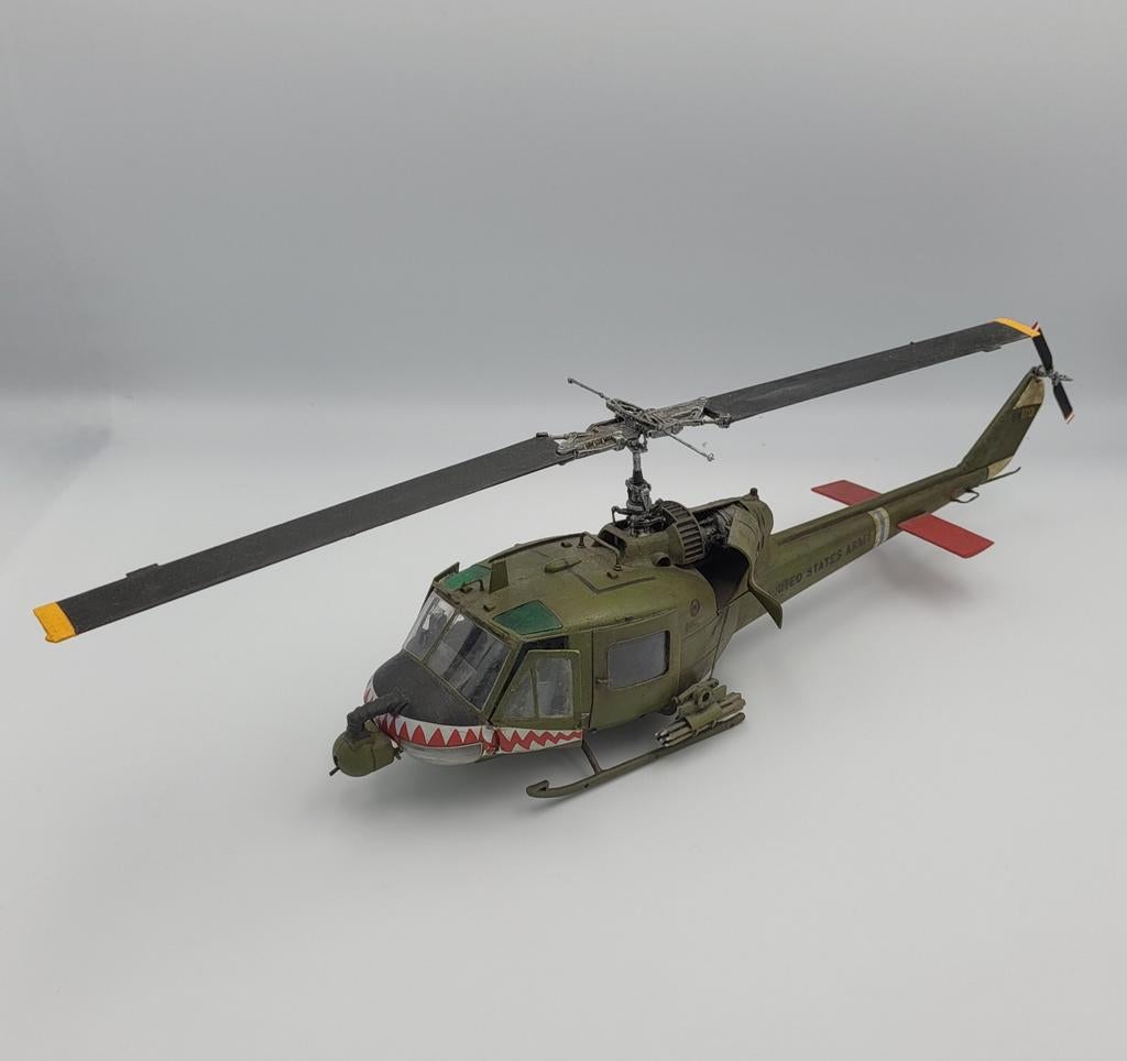 US Army Bell UH-1c 'Huey' schaalmodel 1/35, Ophalen of Verzenden, Schaalmodel