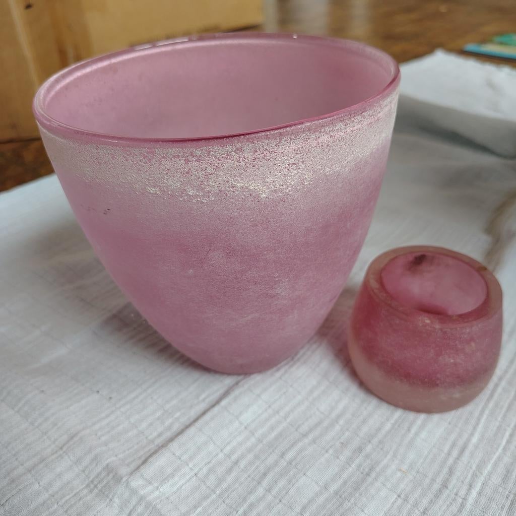 Roze vaas met waxinelichthouder, Ophalen