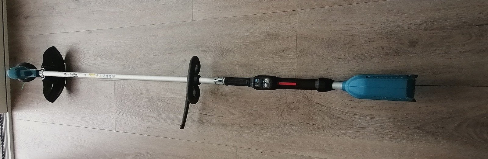 Makita DUR190L Accu Grastrimmer 18V (Model 2022) zonder accu, Ophalen, Zo goed als nieuw, Accu, Makita