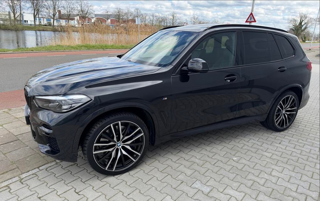 BMW X5 M Package Xdrive40d 340pk Aut 2022 Zwart, Auto's, BMW, 2175 kg, Diesel, Vierwielaandrijving, Particulier
