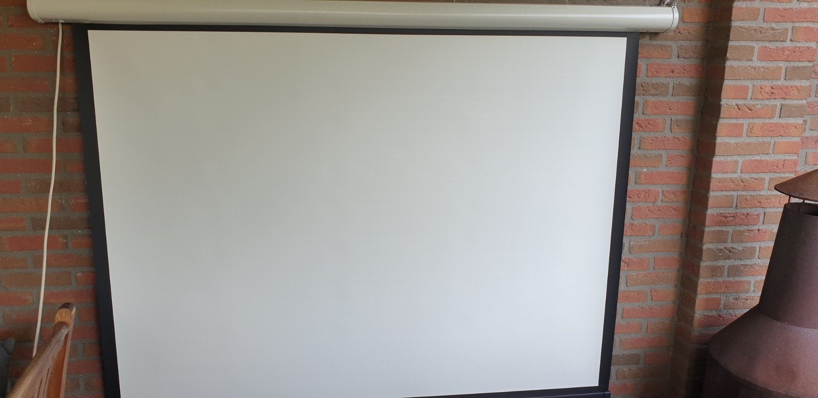iVisions Elektrisch Projectiescherm - Zo goed als nieuw, Ophalen, Elektrisch, Zo goed als nieuw