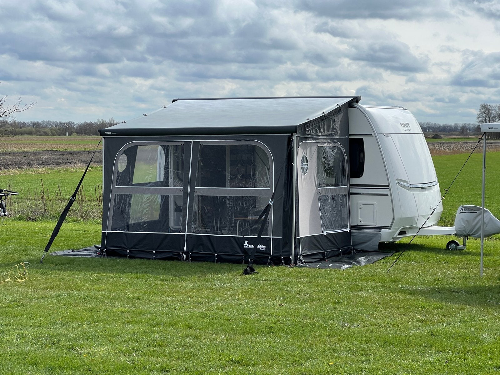 Isabella Buddy Front 320 | Voorwand cassetteluifel, Caravans en Kamperen, Ophalen, Gebruikt