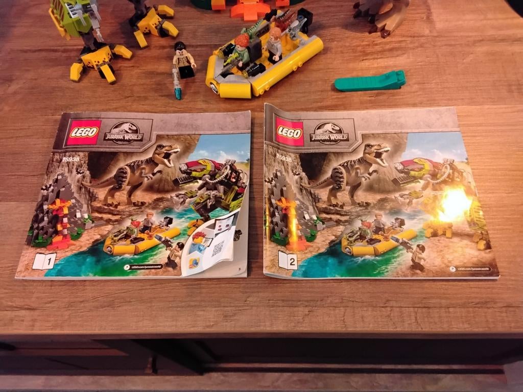LEGO JURASSIC WORLD T-Rex vs Dino Mech - 75938

Complete set, Ophalen of Verzenden, Zo goed als nieuw