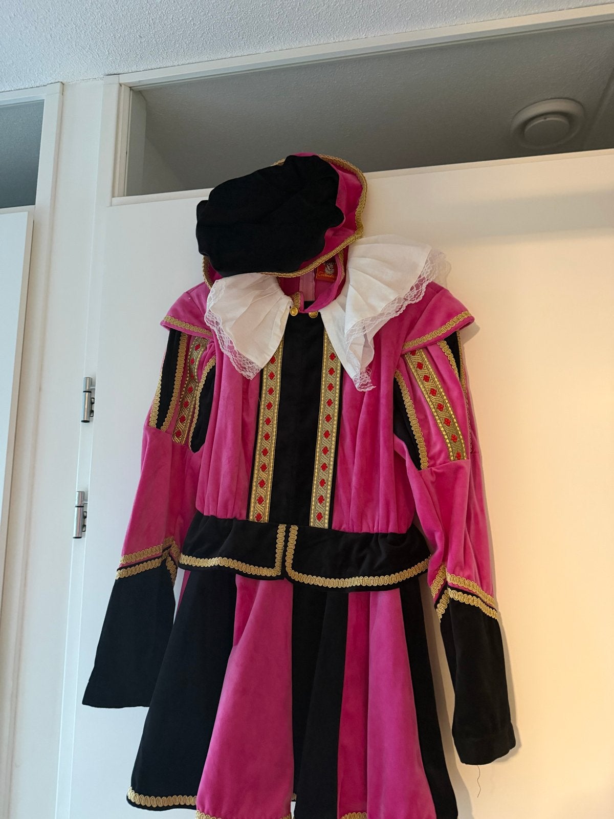 Prachtig Piet kostuum - Maat L, Ophalen, Nieuw, Pak of Jurk