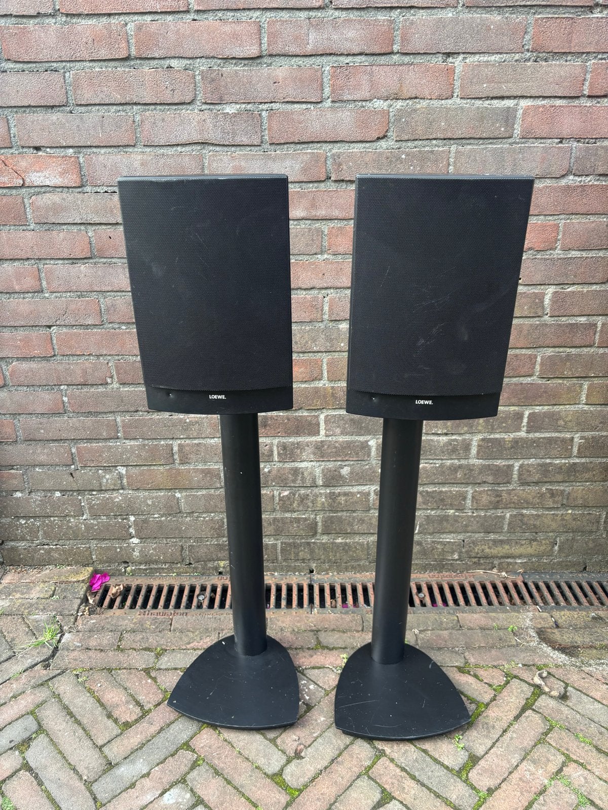 Loewe L 82 A Speakers met standaards - 2 stuks, Gebruikt, Minder dan 60 watt, Front, Rear of Stereo speakers, Ophalen