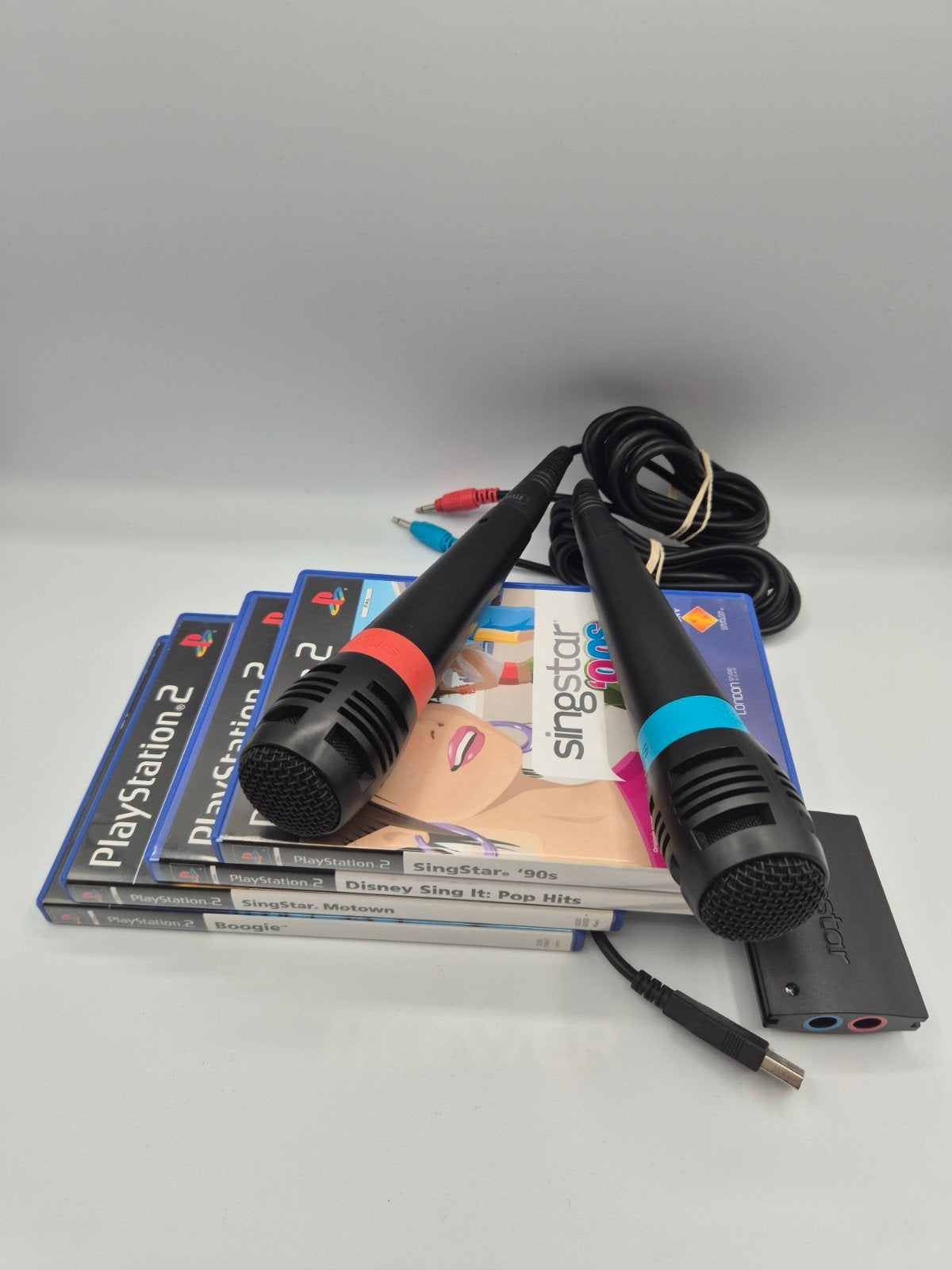 SingStar PS2 Bundel: 4 Spellen, 2 Microfoons & USB-adapter, Spelcomputers en Games, Muziek, Gebruikt, Sony Interactive Entertainment Europe Ltd, 10 Great Marlborough Street, London, W1F 7LP, UK