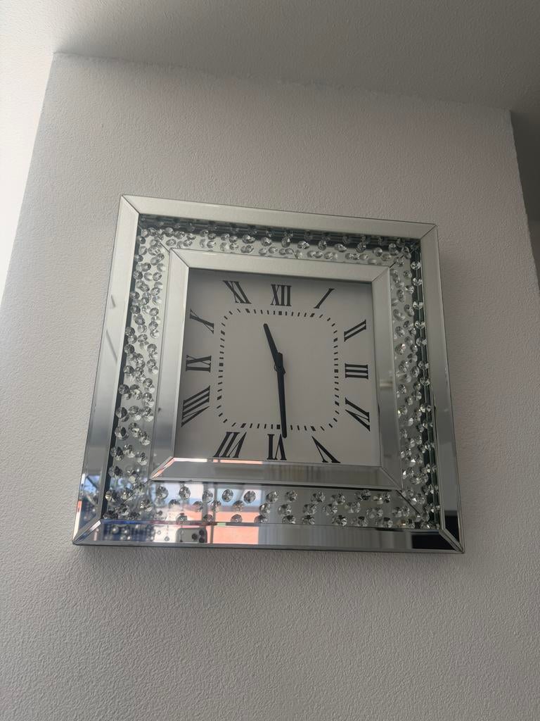 Wandklok met spiegelrand en steentjes, Huis en Inrichting, Woonaccessoires | Klokken, Ophalen, Gebruikt, Analoog, Wandklok