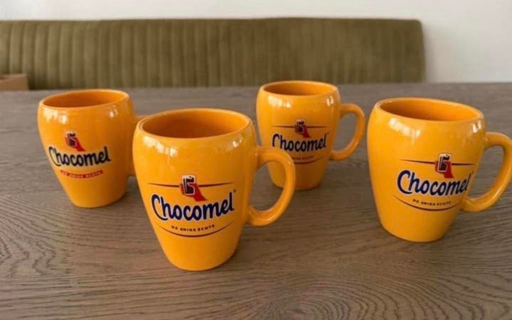 Set van 4 Chocomel mokken - nieuw, Keramiek, Ophalen of Verzenden, Zo goed als nieuw, Overige stijlen