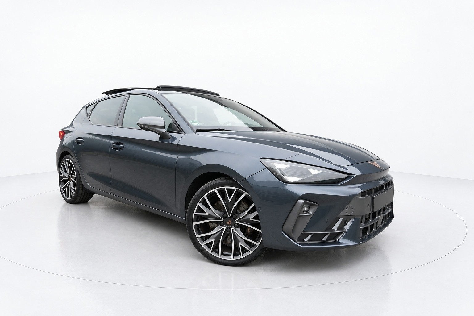 Cupra Leon 1.5 TSI e-Hybrid VZ Extreme PANO SFEER CAM ACC, Dealer onderhouden, 4 cilinders, Hybride Elektrisch/Benzine, 25 kWh
