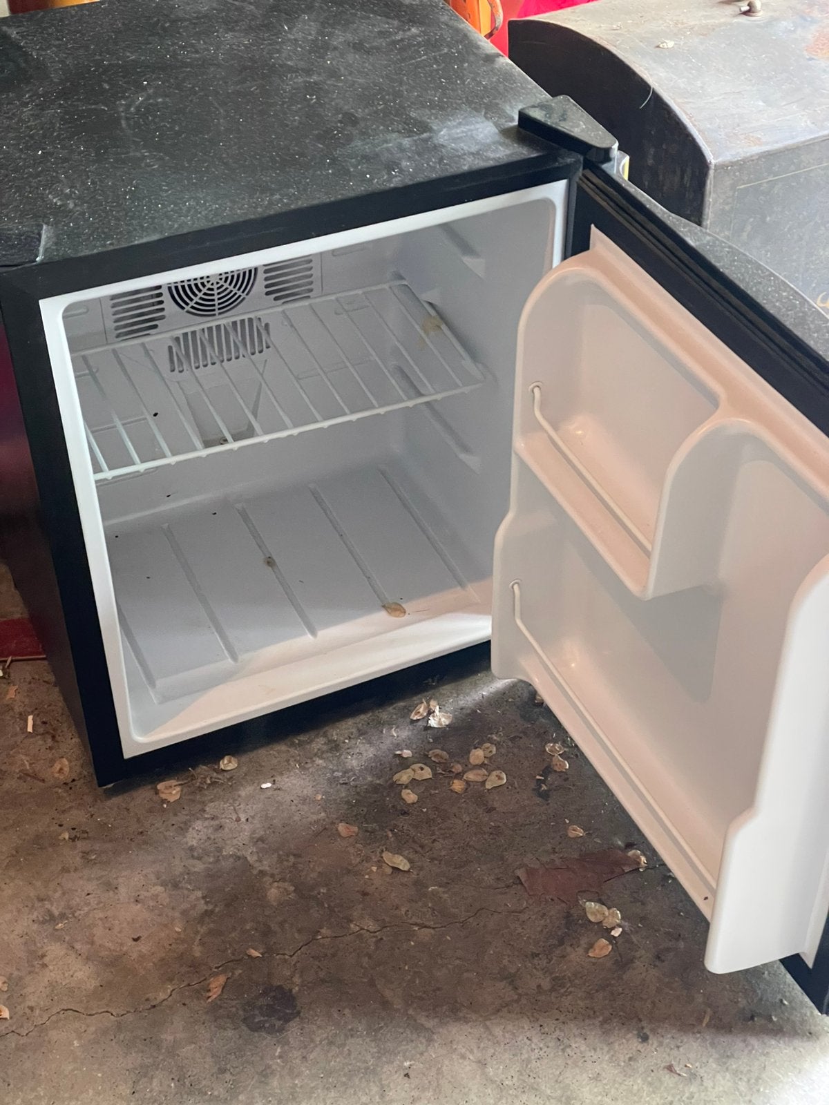 Klein model tafelkoelkast / minibar koelkast werkend, Ophalen, Minder dan 85 cm, Minder dan 75 liter, Zonder vriesvak