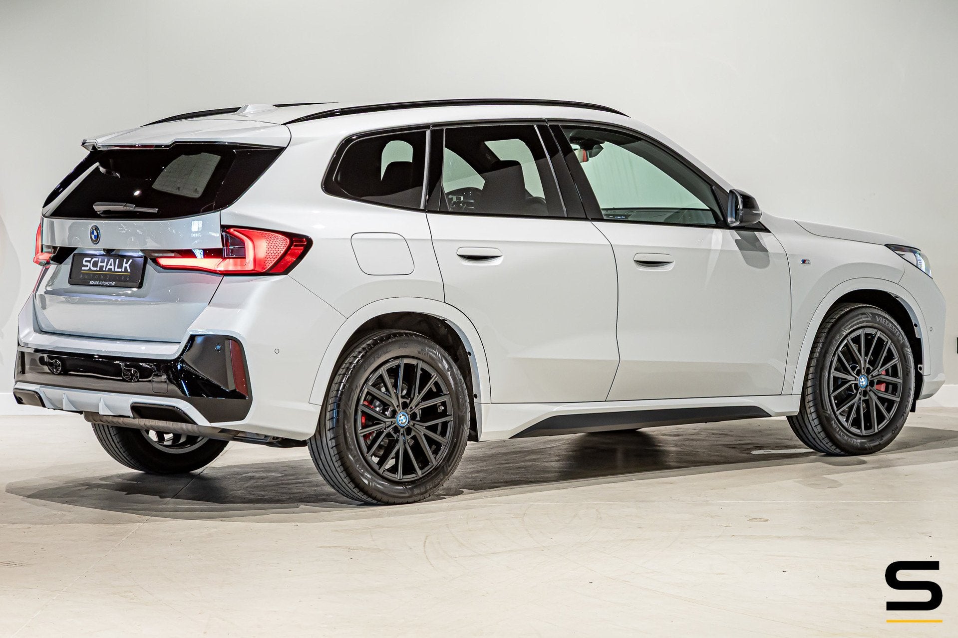 BMW X1 XDrive25e|M Sport|Trekhaak|LED|Cam|Fiscaal gunstig, Auto's, Dealer onderhouden, Zwart, Wit, Bedrijf