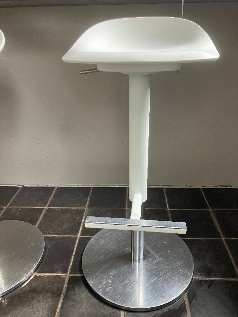 Barkruk wit, Ophalen, Kunststof, Gebruikt, 60 tot 90 cm