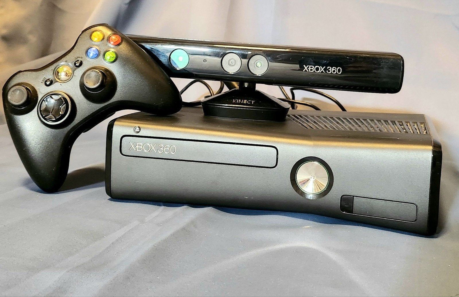 Xbox 360S met Kinect en controllers, Spelcomputers en Games, Games | Xbox 360, 2 spelers, Vanaf 3 jaar, Ophalen of Verzenden