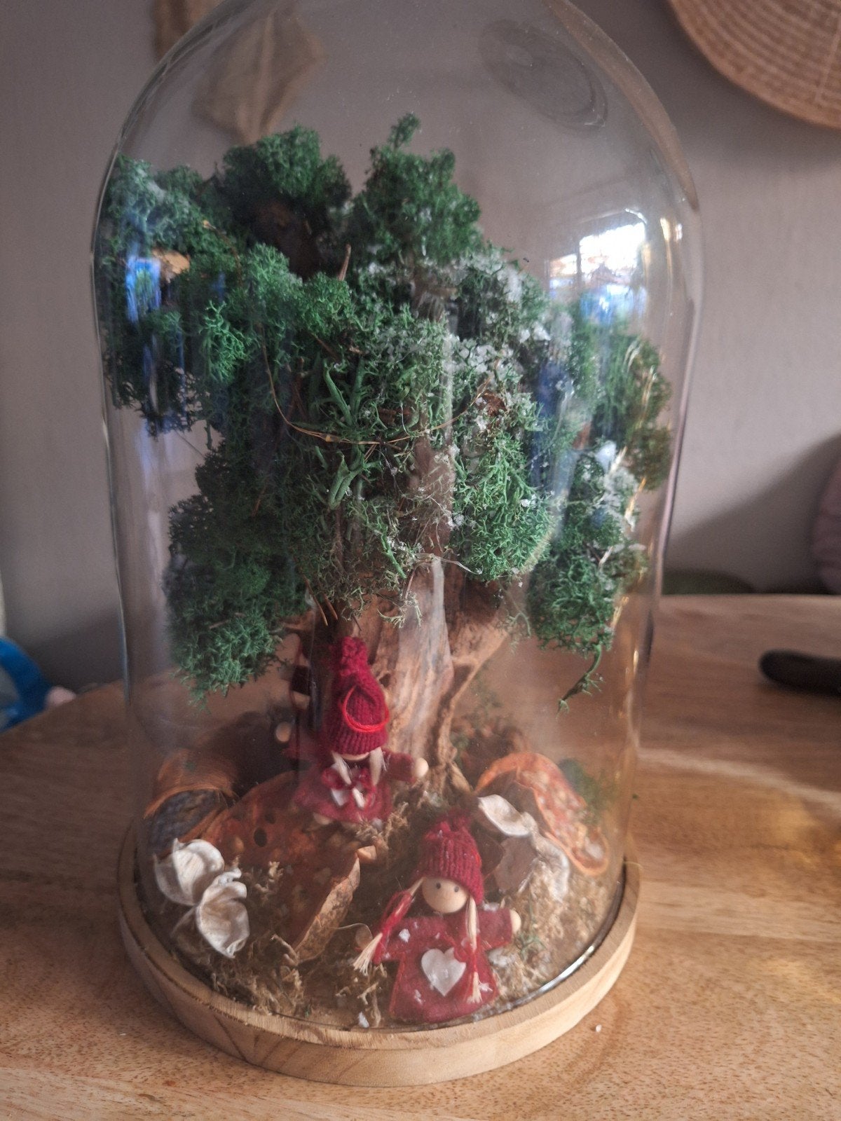 miniatuur handgemaakte kersttafreel in grote stolp, Diversen, Kerst, Ophalen of Verzenden
