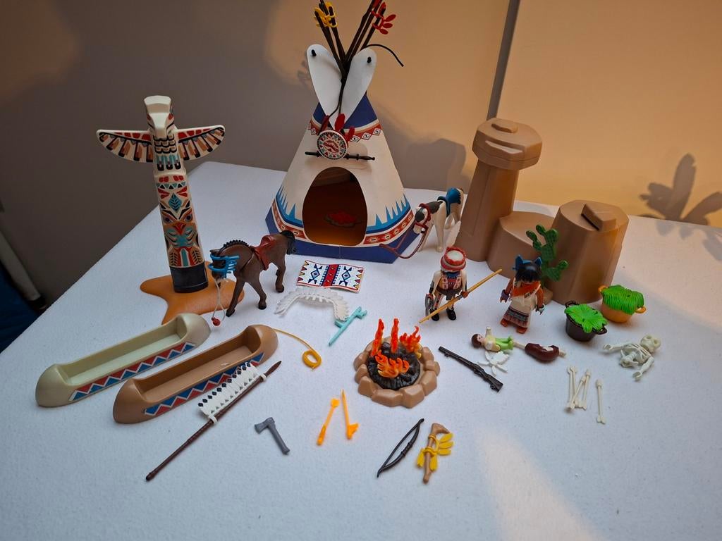 Playmobil 5247 Indianen kamp met totempaal en kano's, Ophalen of Verzenden, Gebruikt