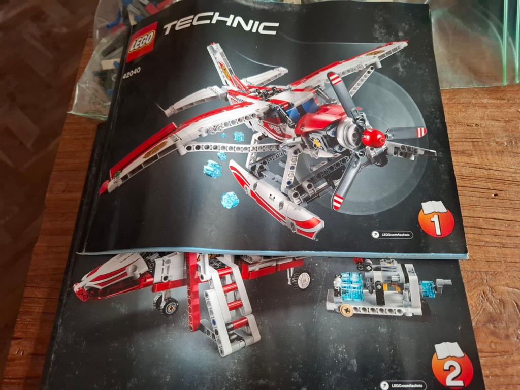 Lego Technic 42040 Brandweervliegtuig, Ophalen of Verzenden, Zo goed als nieuw