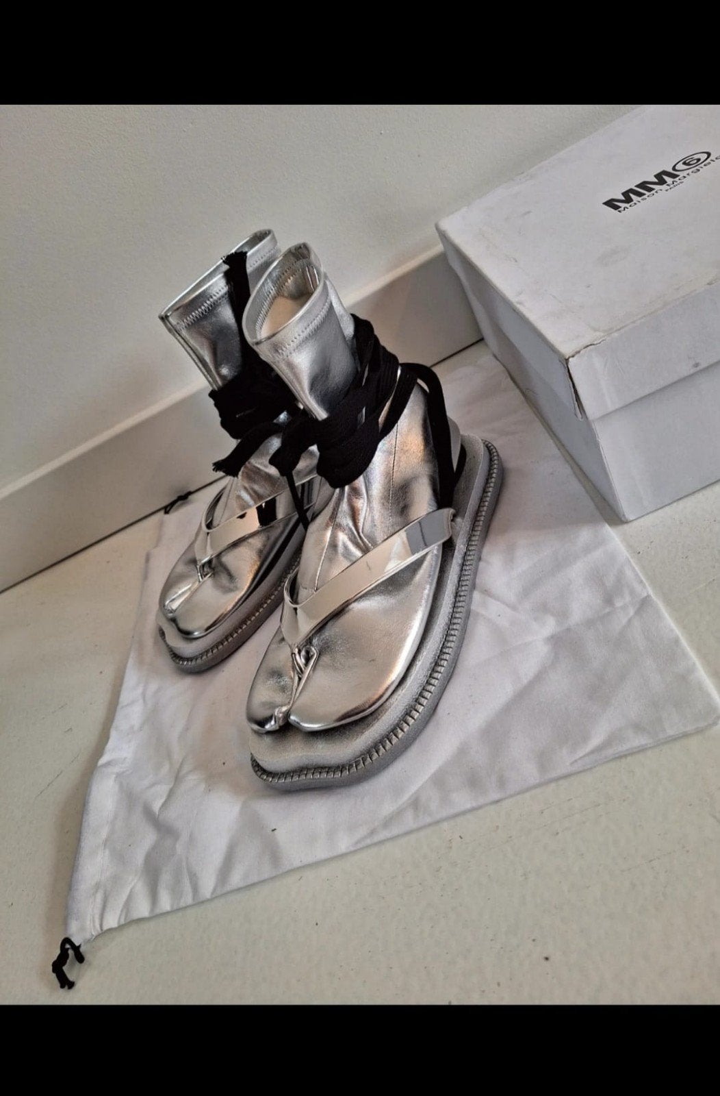 MM6 Maison Margiela leren sandalen met tabi sokjes zilver, Overige kleuren, MM6 Maison Margiela, Zo goed als nieuw, Sandalen of Muiltjes