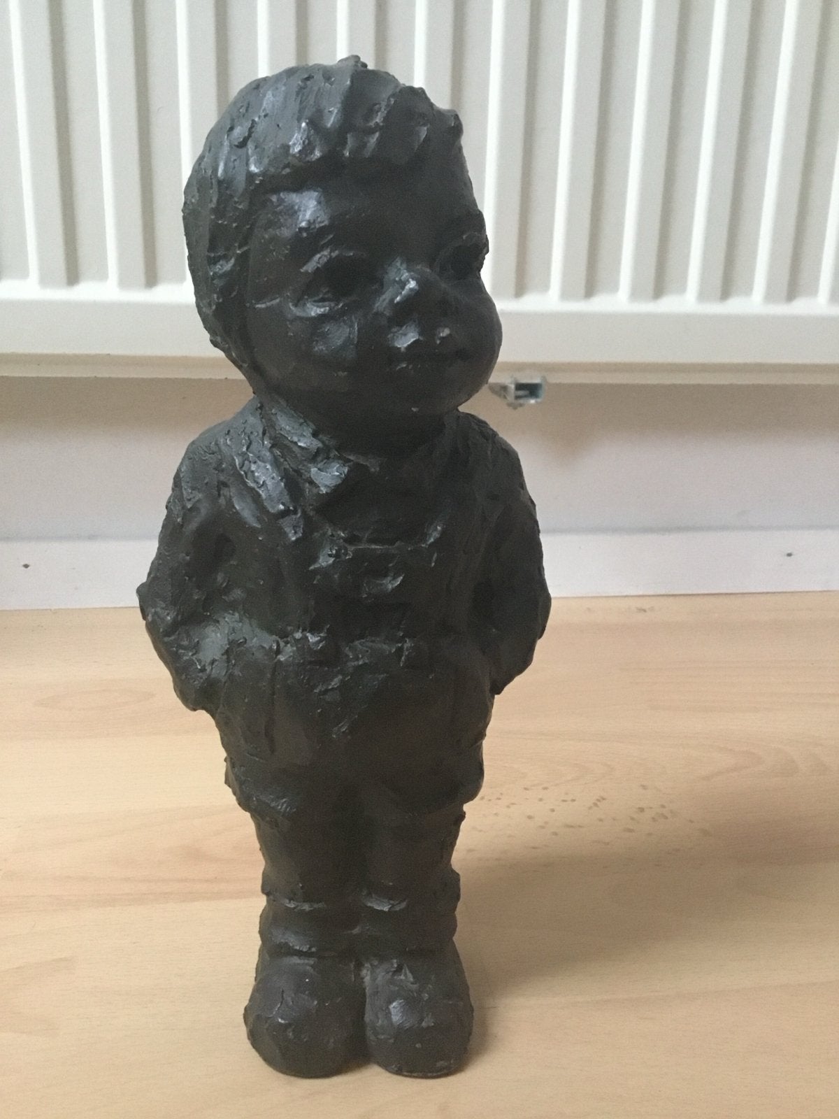 Truus Coumans beeldje - Jongen 27 cm hoog, Antiek en Kunst, Ophalen of Verzenden, Overige materialen, Beeld, Man