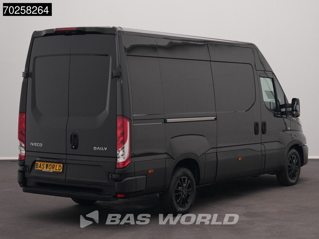 Iveco Daily 35S21 210PK 3.0L Automaat Black Ed. 2025 model L, Auto's, Automaat, Stof, Euro 6, 4 cilinders