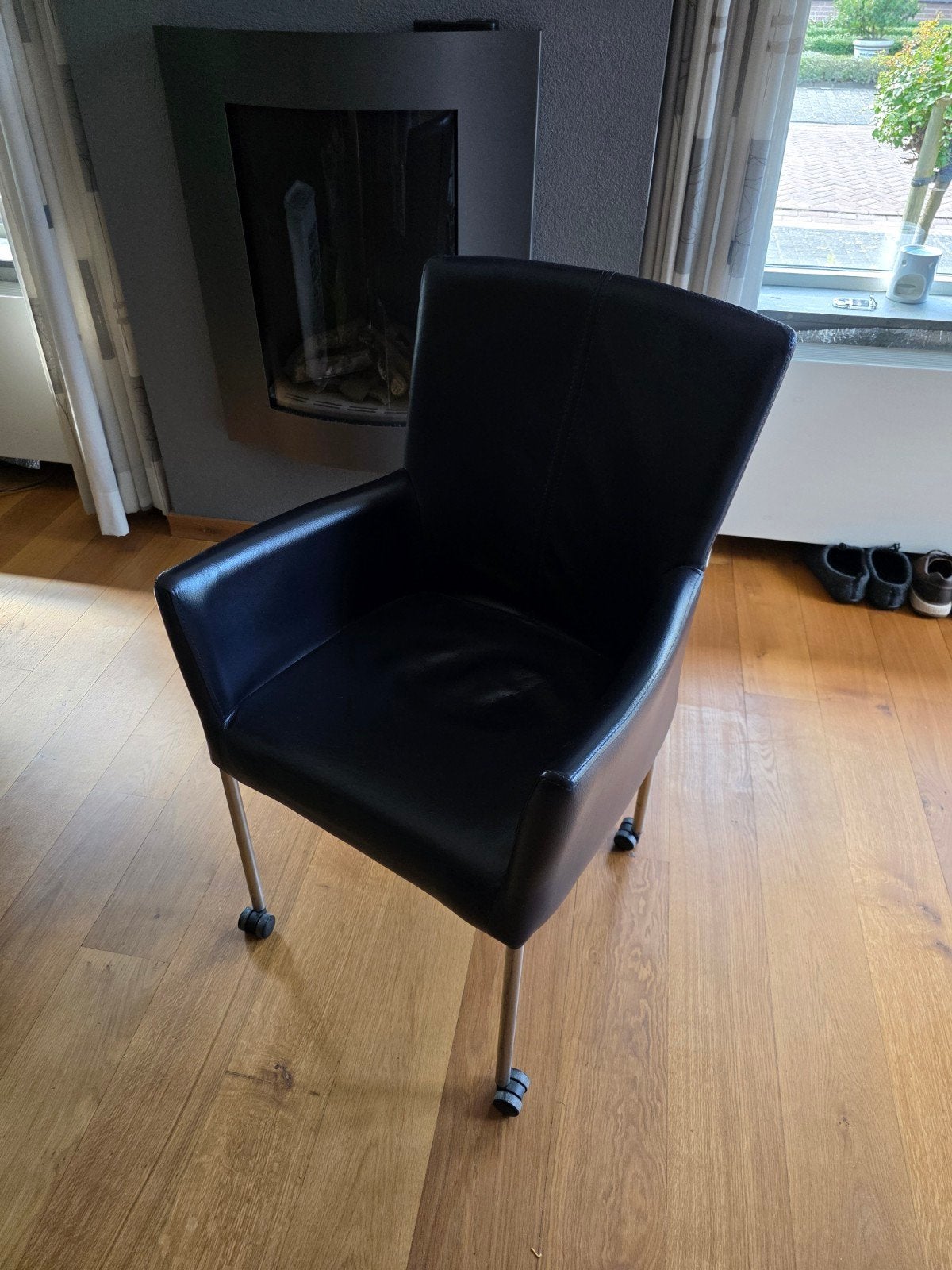 6 Zwarte Leren Eetkamerstoelen op Wieltjes, Huis en Inrichting, Ophalen, Gebruikt, Zwart, Leer