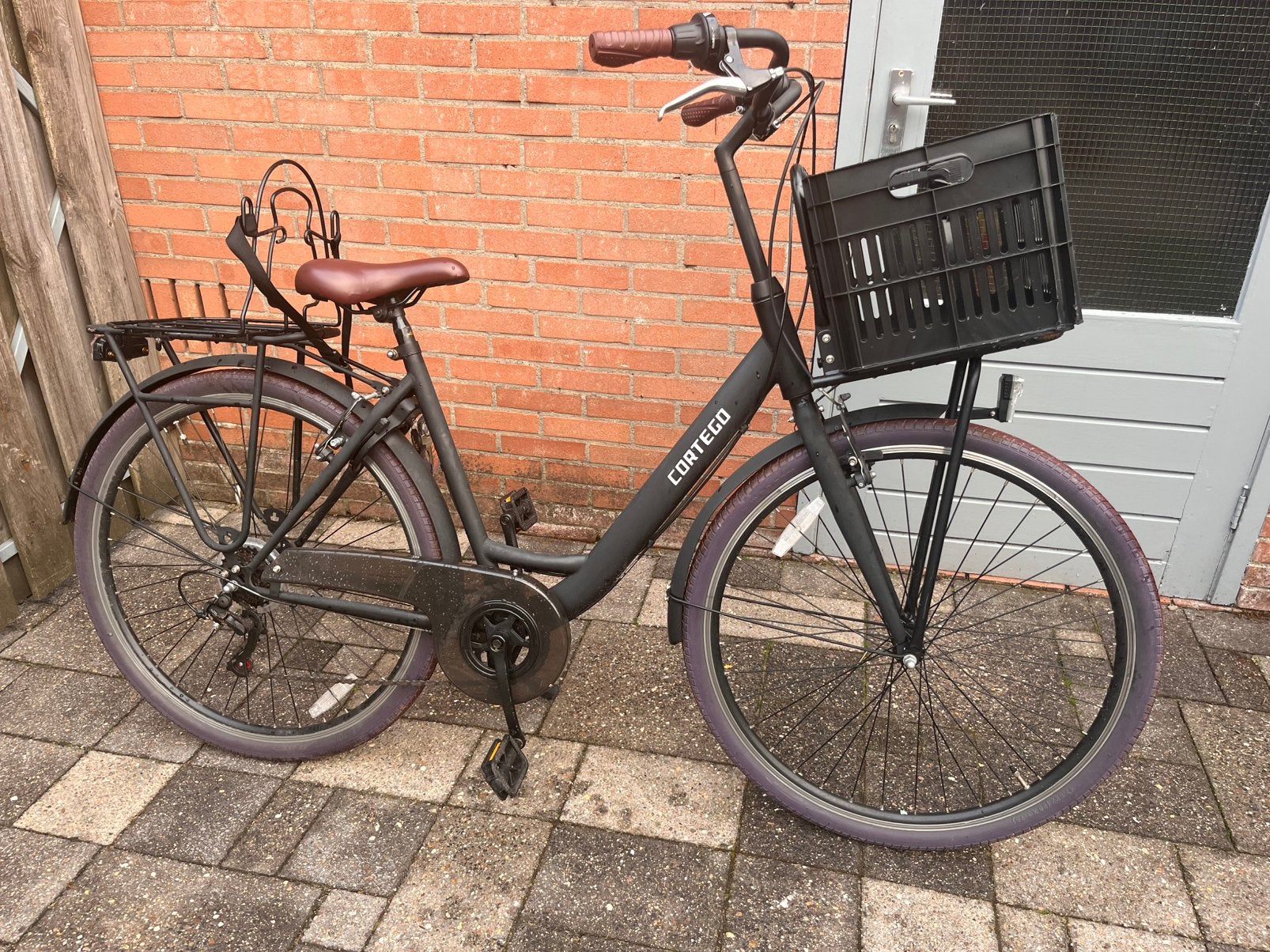 Cortego stadsfiets met krat en tassendrager, Velgrem, 47 tot 50 cm, Versnellingen, Zo goed als nieuw
