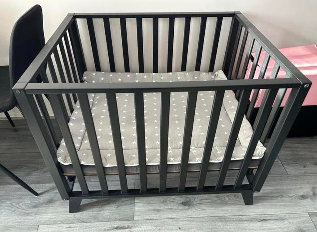 Box met matras, boxkleed en boxrand met sterrenpatroon, Kinderen en Baby's, Ophalen, Gebruikt, Rechthoekig, Boxkleed