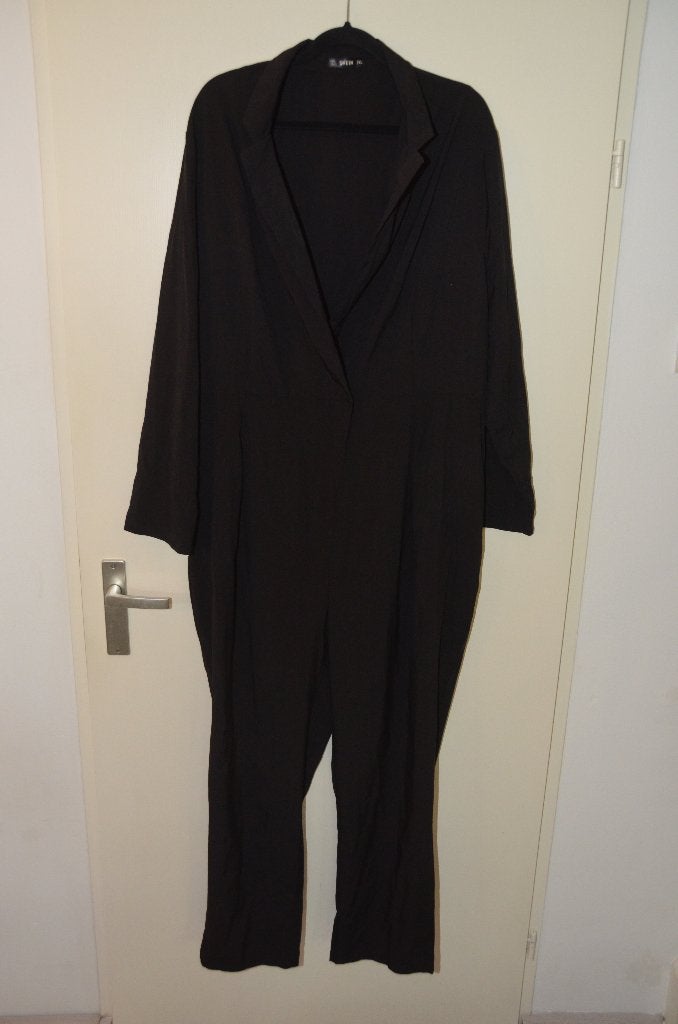 mooie nieuwe zwarte jumpsuit/overal maat 48/50 Shein, Kleding | Dames, Zwart, Ophalen of Verzenden, Zo goed als nieuw, Broek of Spijkerbroek