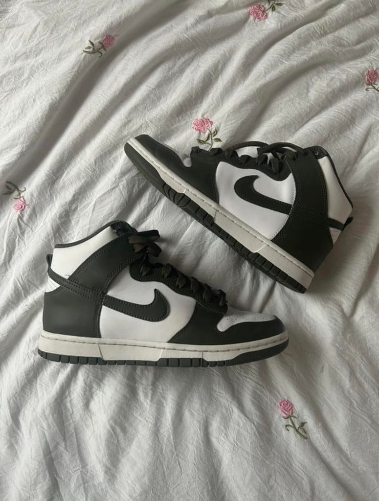 Nike Dunks High Khaki - Maat 40.5 - Zo goed als nieuw, Kleding | Dames, Schoenen, Ophalen of Verzenden, Groen, Sneakers of Gympen