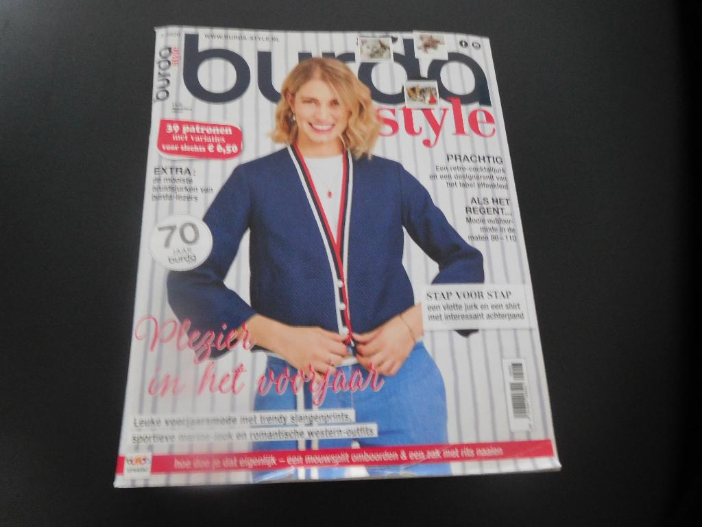 kledingpatronen ==  Burda 2020 ==3 ==  maart ==, Hobby en Vrije tijd, Kledingpatronen, Ophalen of Verzenden, Zo goed als nieuw