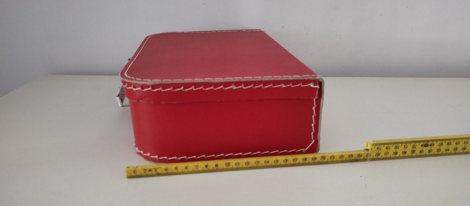 K729 VINTAGE jaren 60 kinder koffer van geperst karton rood, Overige materialen, Gebruikt, Onbekend, Minder dan 50 cm