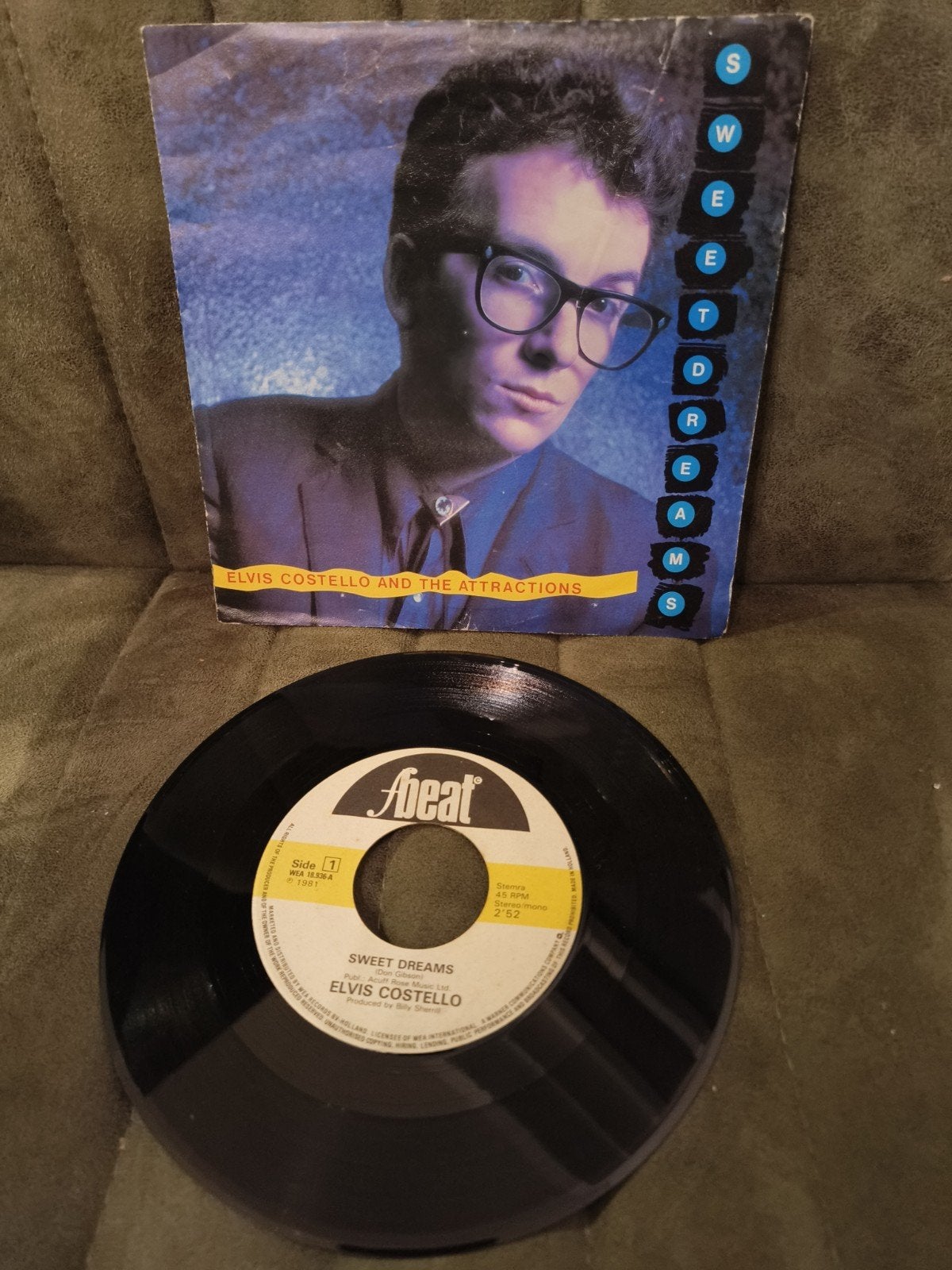 Elvis Costello And The Attractions - Sweet Dreams 7 inch, Gebruikt, 7 inch, Ophalen of Verzenden, Pop
