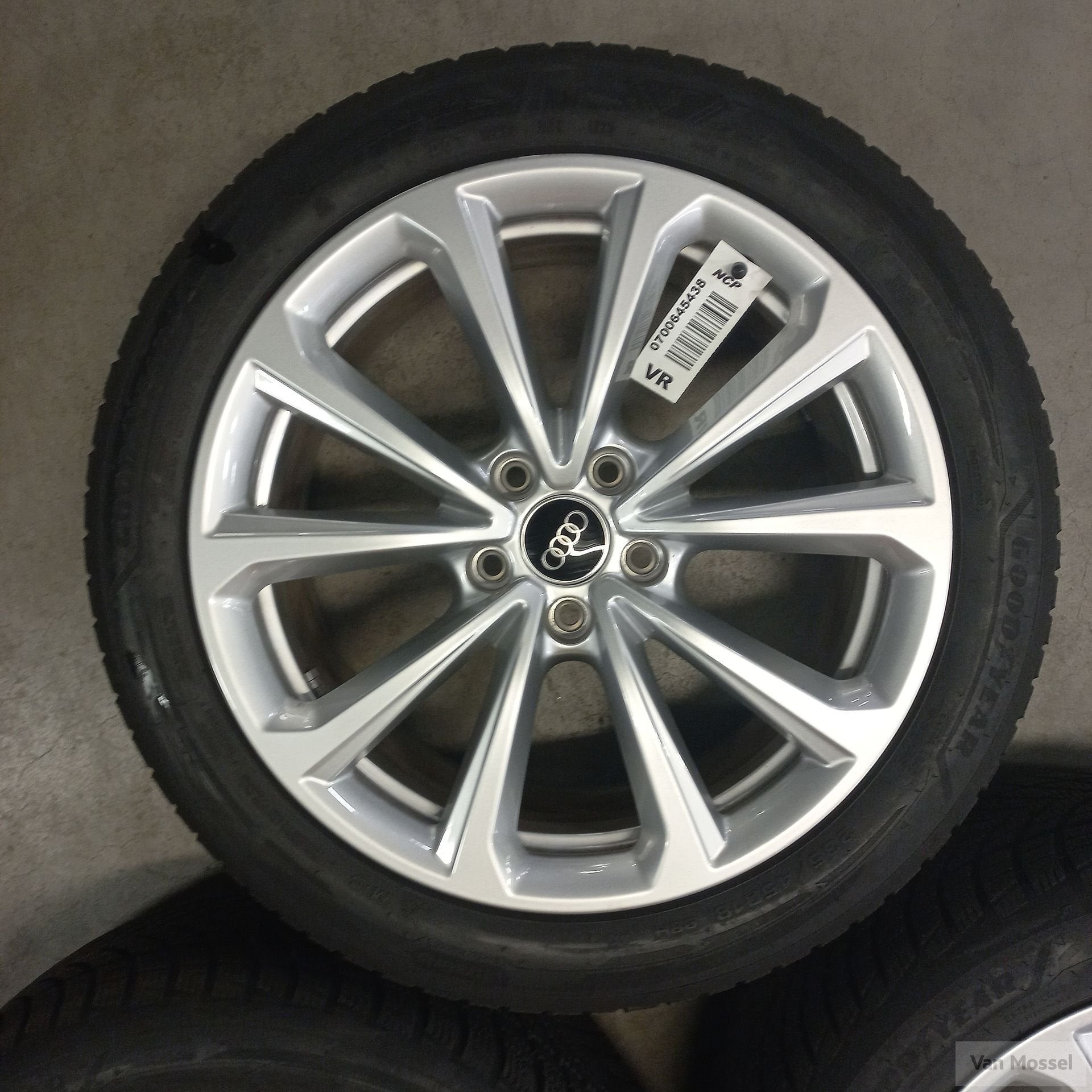 Audi A5 Goodyear UltraGrip Performance 3 235/45/R18 98H, 18 inch, Gebruikt, -, -