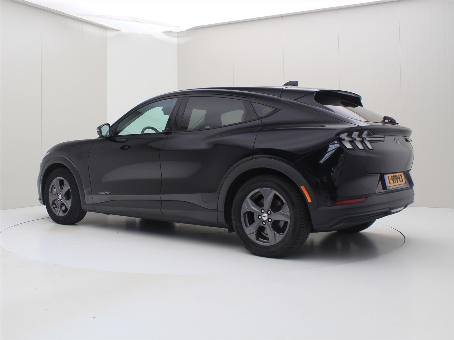 Ford Mustang Mach-E 75kWh 258pk RWD 94% Soh [ 360CAM+TECH PA, Auto's, Automaat, Gebruikt, 258 pk, Zwart
