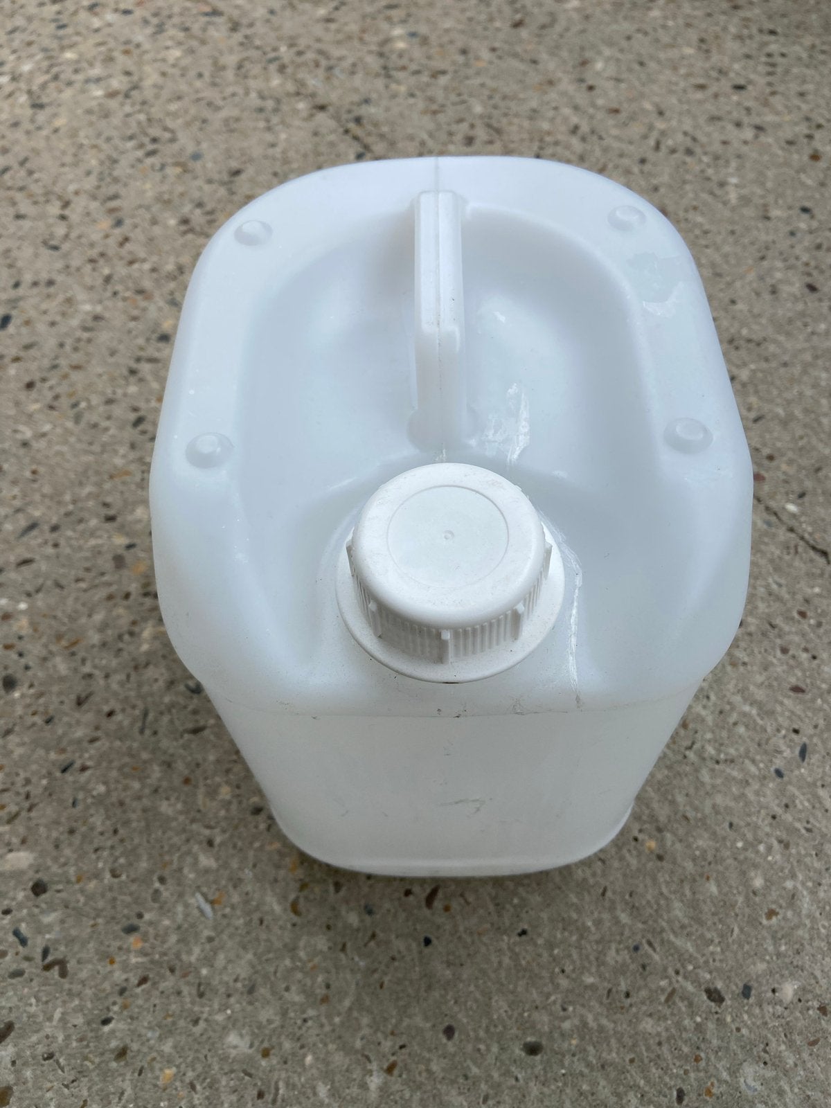 Witte kunststof jerrycan met handgreep 5 liters, Ophalen of Verzenden, Gebruikt, Kunststof, Met deksel